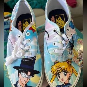 Womens size 6 new with box took the tag off but never worn only tried on.